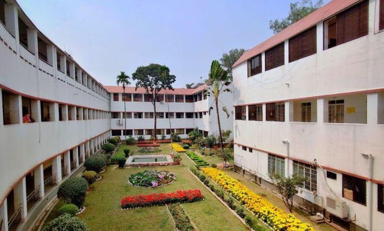 holy family red crescent medical college এর ছবি