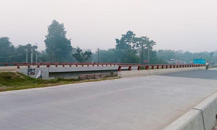 modern bridge এর ছবি